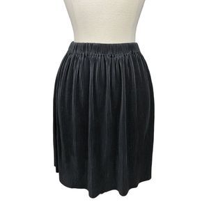 Vintage 90’s La Mode de Vie Black Lame Pleated Mini Skirt - Size Large